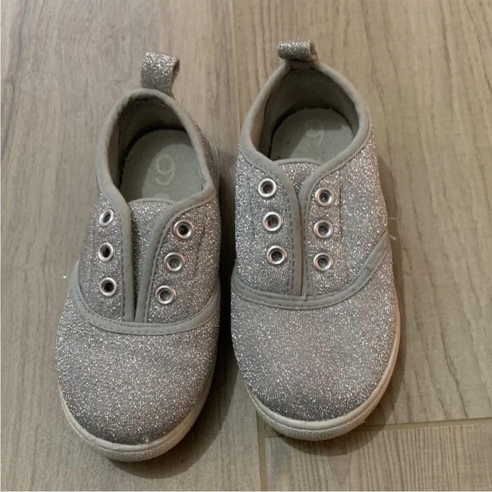 8 for $25🎱 Chillipop Girls akcbtu Basketball Shoes, Silver Size 9